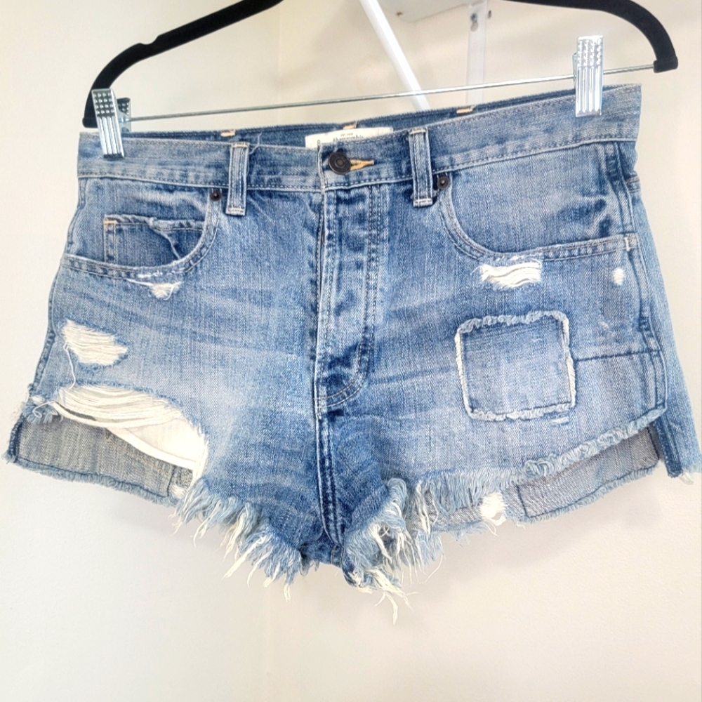 ABERCROMBIE & FITCH THE A&F HIGH RISE FESTIVAL DISTRESSED JEAN PATCH SHORTS SZ 8